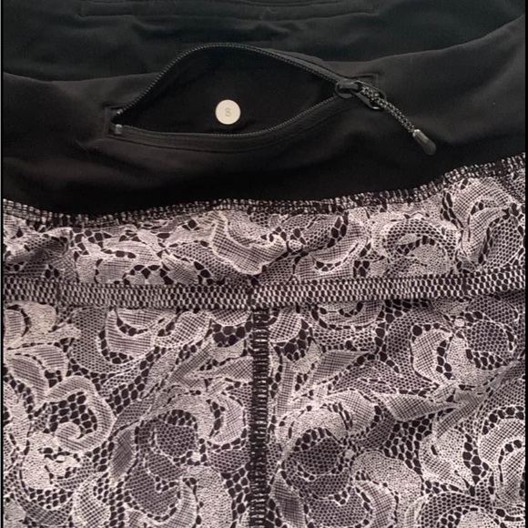 Lululemon Speed up Shorts Size 8 Florence Black/white - Picture 4 of 5